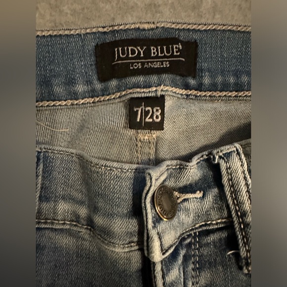 Judy Blue Adelene Girlfriend Distressed Jean Light Blue Size 7/28 - Picture 6 of 8